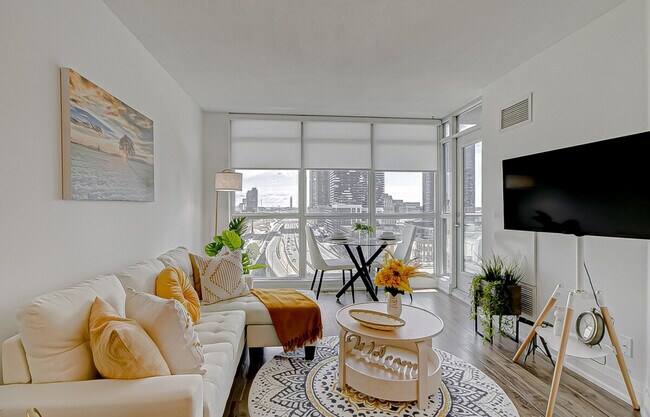 Building Photo - 482 Lake Shore Blvd W