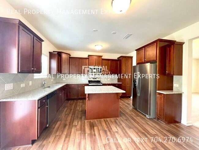 Building Photo - 800 Alexander Commons Dr