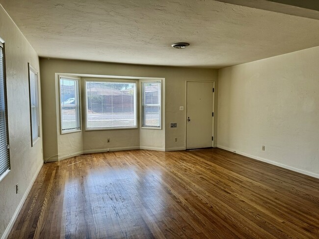 Building Photo - 5021 Garfield St
