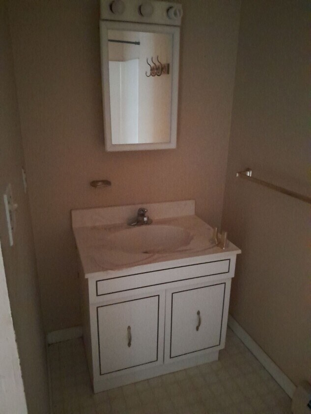 Bathroom - 110 Ferry St