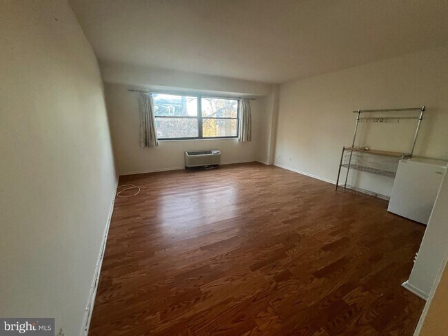 Foto del edificio - 1801 Clydesdale Pl NW
