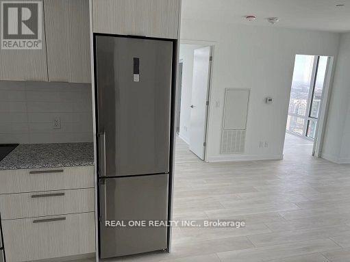 Building Photo - 501 Yonge St