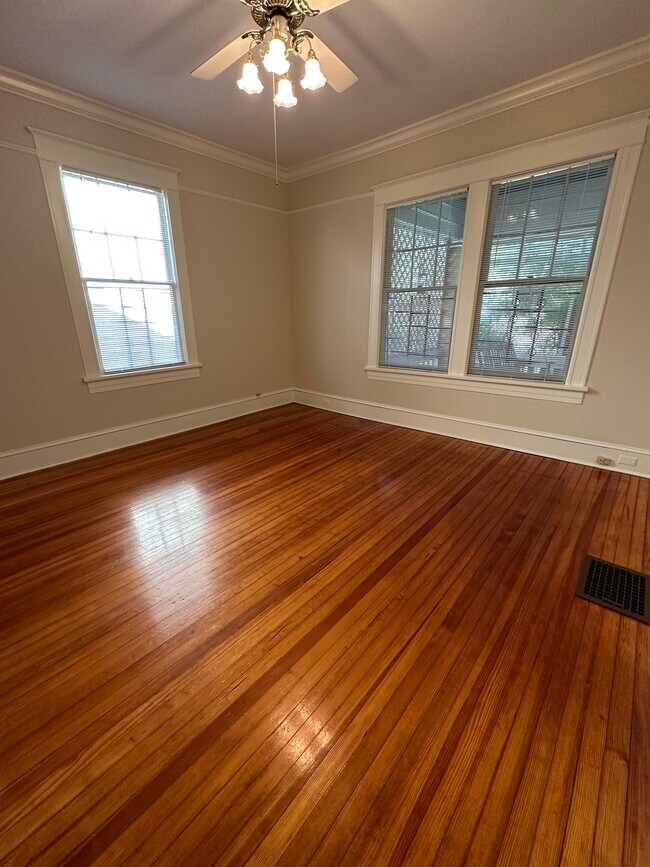 Building Photo - 658 Linwood Ave NE