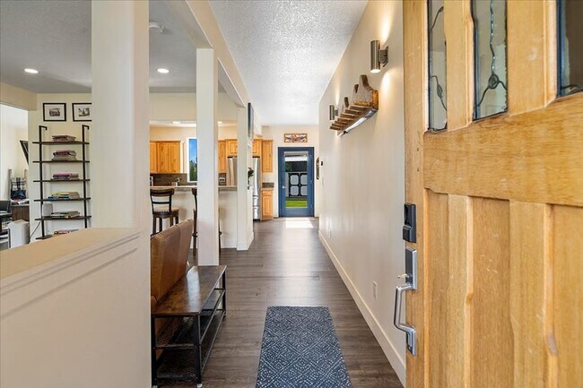 Foto del edificio - 1622 NW Rimrock Dr