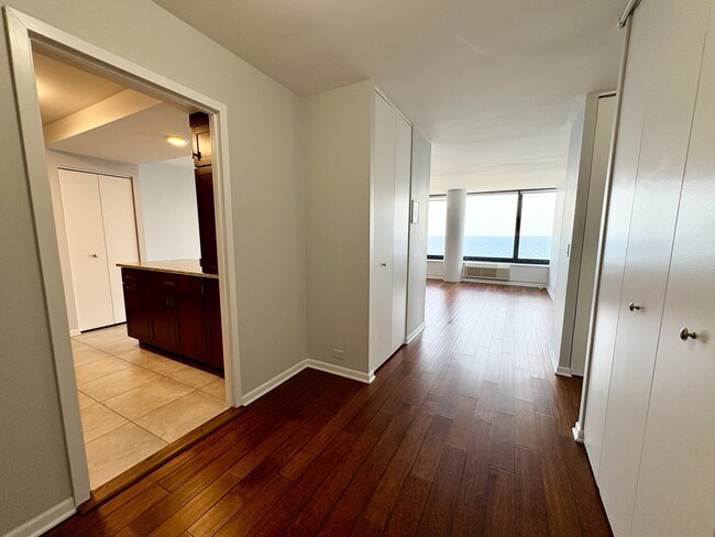 Foto del edificio - 155 N Harbor Dr