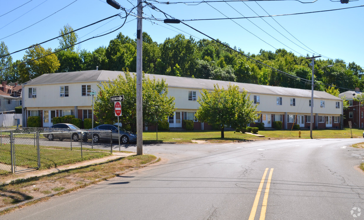 Primary Photo - Hamden Apartments