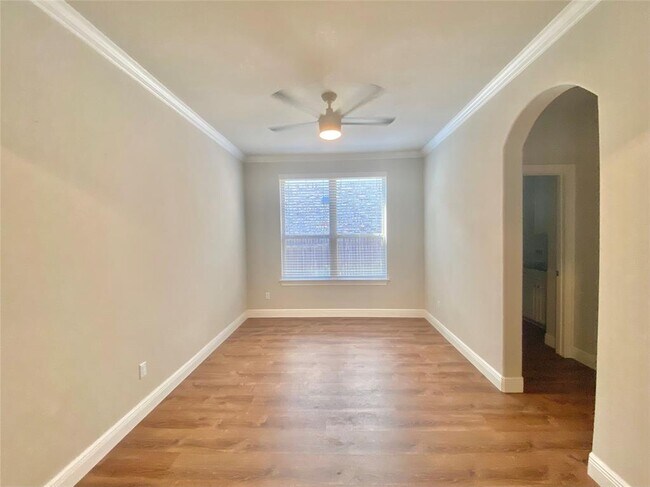 Foto del edificio - 2212 Laurel Arbor Dr