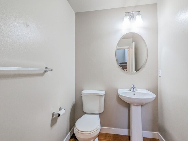 Foto del edificio - Beautiful 3 bed, 2.5 bath home with fully ...