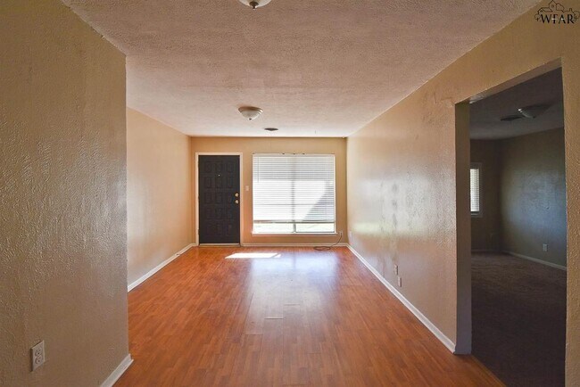 Foto del edificio - 1020 W Hwy St