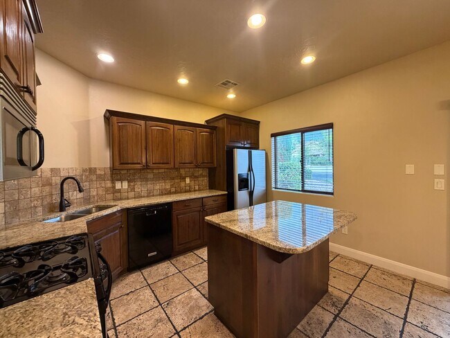 Foto del edificio - CHARMING TOWNHOME FOR RENT IN ST. GEORGE!