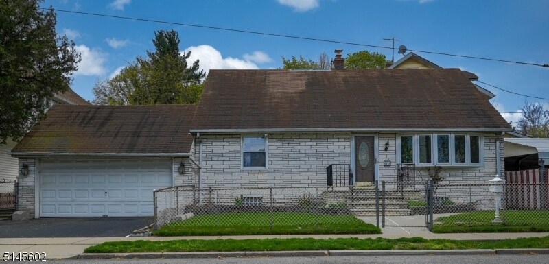 Primary Photo - 100 Riverside Ave