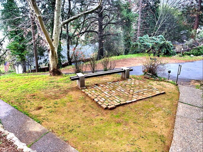 Foto del edificio - 3-bed 2-bath home with amazing views of Placerville!