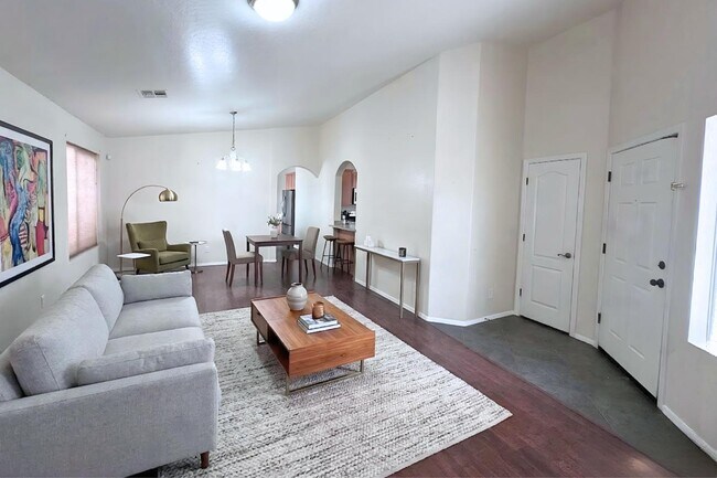 Building Photo - 2030 W Carson Rd