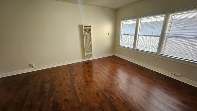 Building Photo - 1521 Wilcox Ave