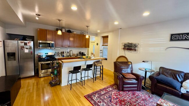 Photo - 1453 W Cortez St Apartment