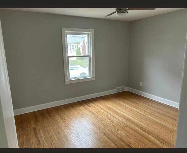 Bed room - 1737 Deerwood Ave