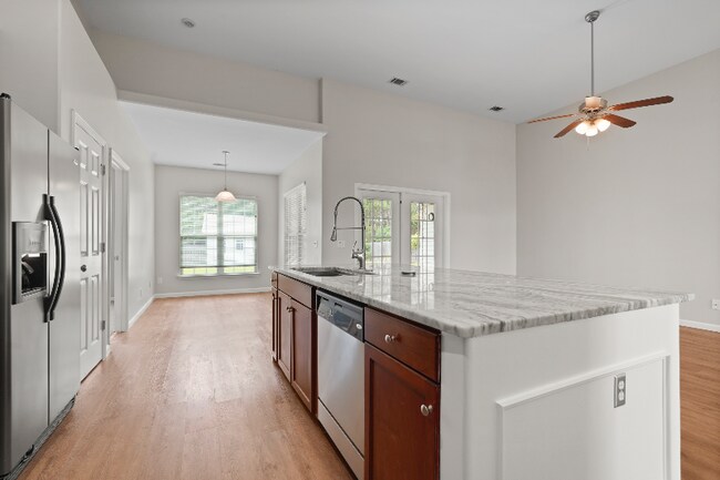 Building Photo - 168 Willow Point Cir