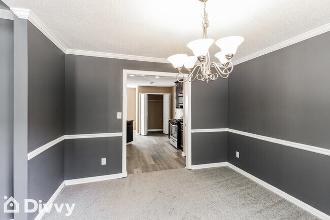 Foto del edificio - 2716 River Tree Dr