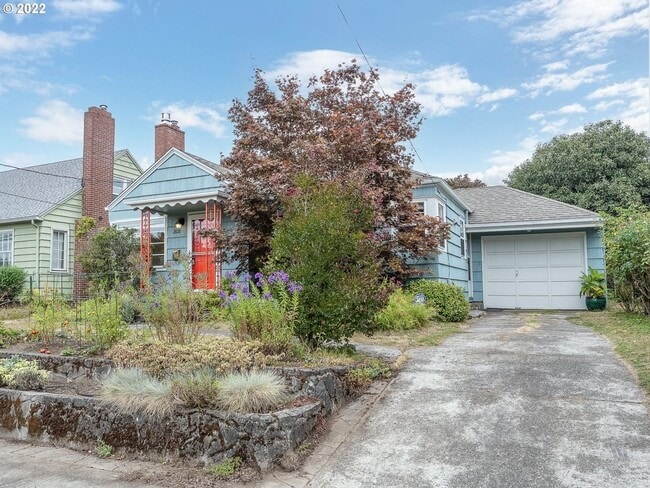 Building Photo - 2828 SE 59th Ave