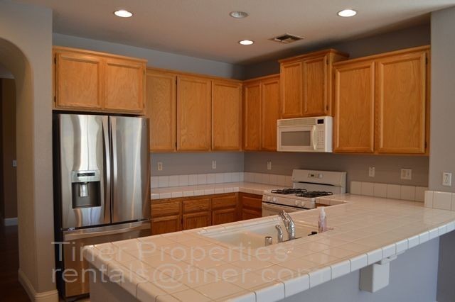 Building Photo - Gorgeous 4 Bedroom Regency Park Home