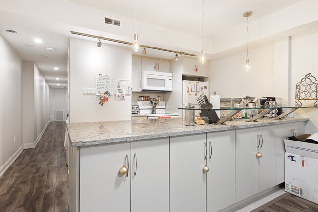 Photo du bâtiment - 476 Sunnyside Av