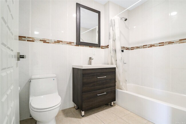 Foto del edificio - 138-12 Northern Blvd