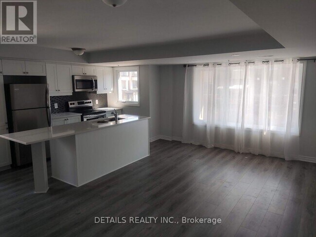 Building Photo - 800 Kiniw Private
