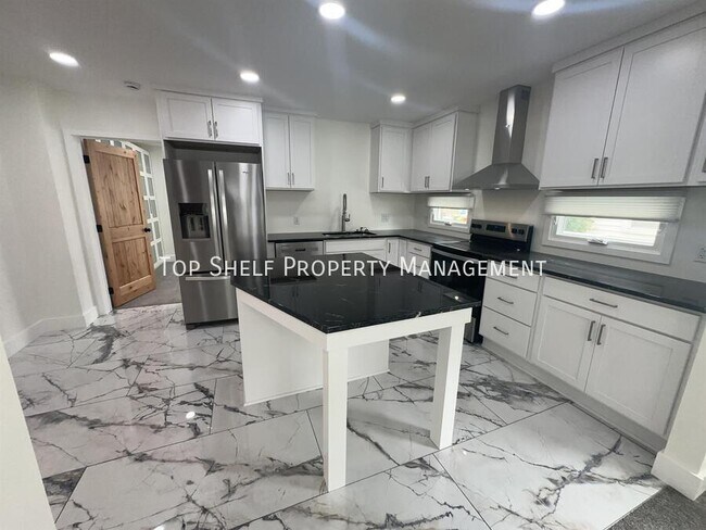 Foto del edificio - 3719 3rd St