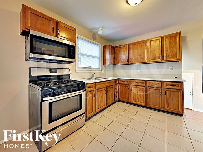 Building Photo - 17007 Pine Ct