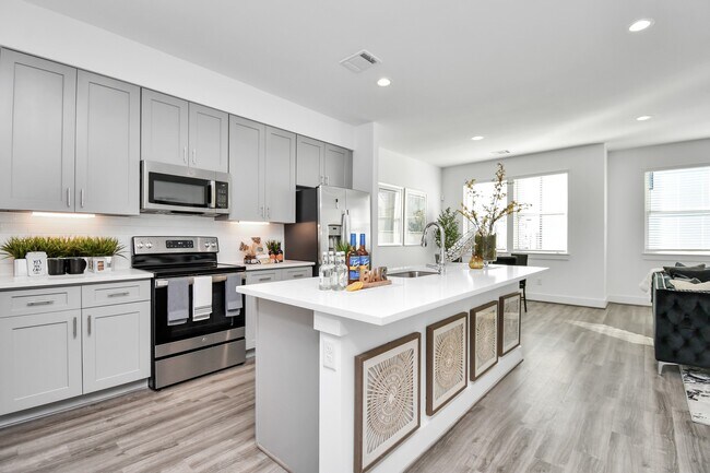 Foto del edificio - 9018 Laverne Laurel Ln