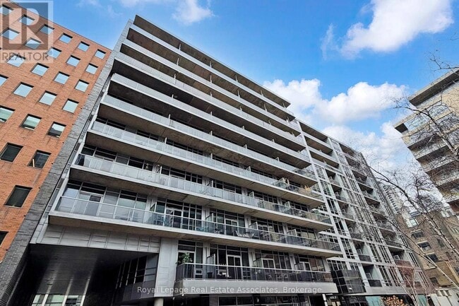 Building Photo - 399 Adelaide St W