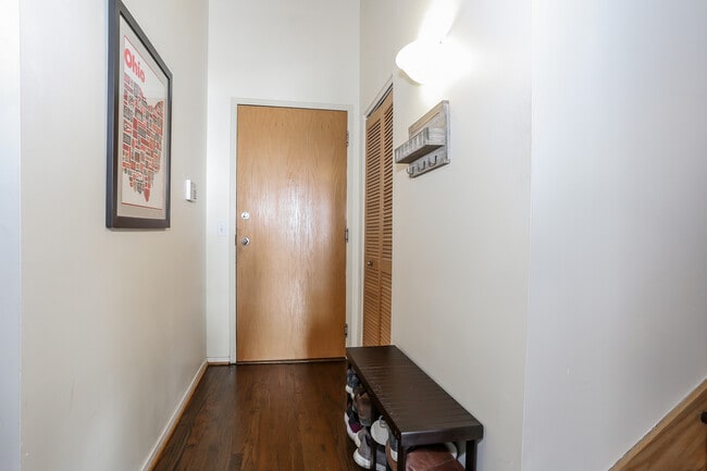 Building Photo - 1250 W Van Buren St