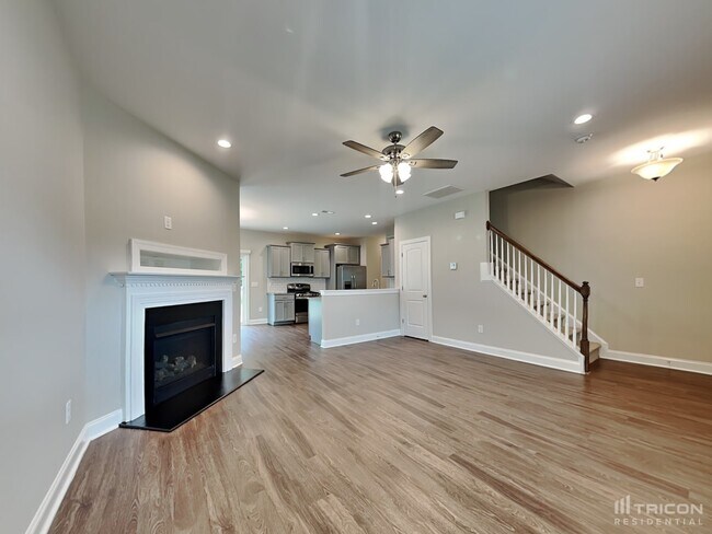 Foto del edificio - 653 Lakemont Dr