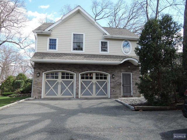 Primary Photo - 207 Woodside Ave