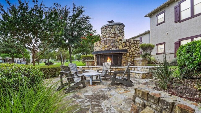 Building Photo - 305 Ranch Dr