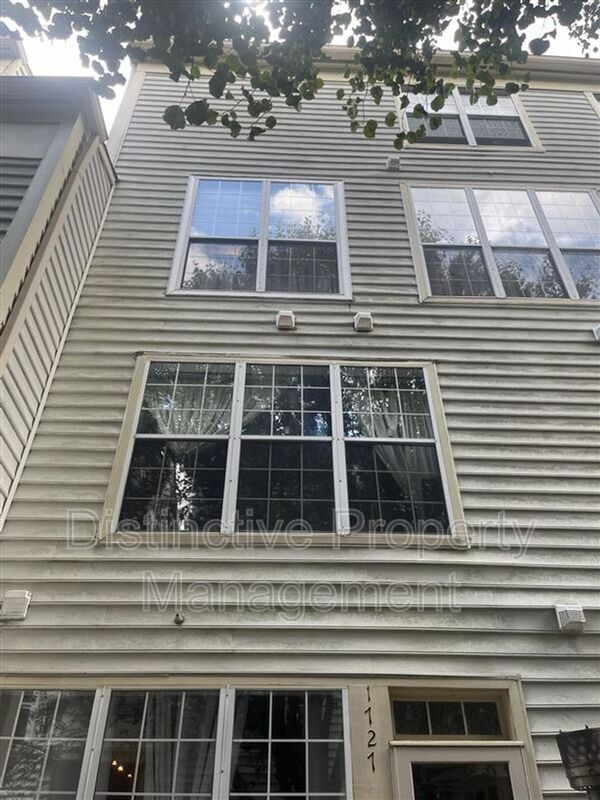Building Photo - 1727 Kingsgate Ct