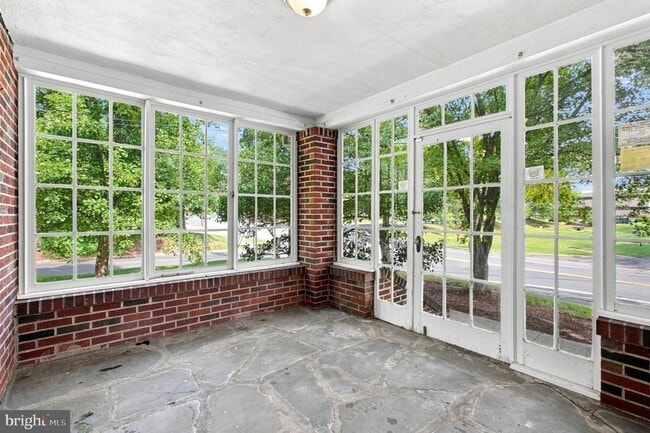 Building Photo - 133 Warrenville Rd
