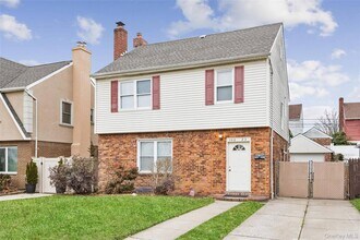 Building Photo - 166-23 24th Ave