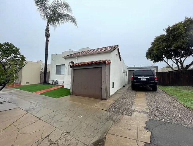 Building Photo - Amazing 1 Bedroom Cottage in the Heart of University Heights
