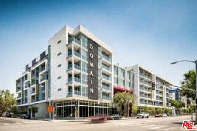 Building Photo - 7141 Santa Monica Blvd