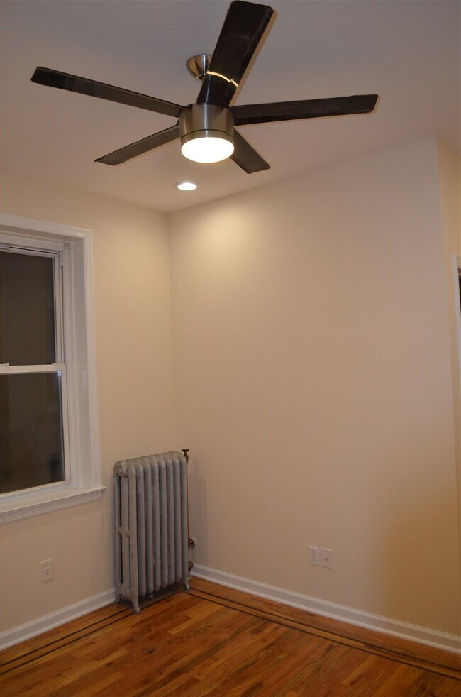 Building Photo - 45 51st St