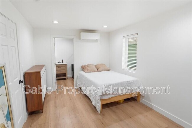 Foto del edificio - 27453 Santa Clarita Rd
