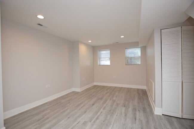 Building Photo - 2935 N Lawndale Ave