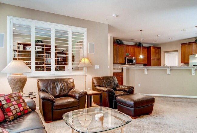 Foto del edificio - Main level living with large private outdo...