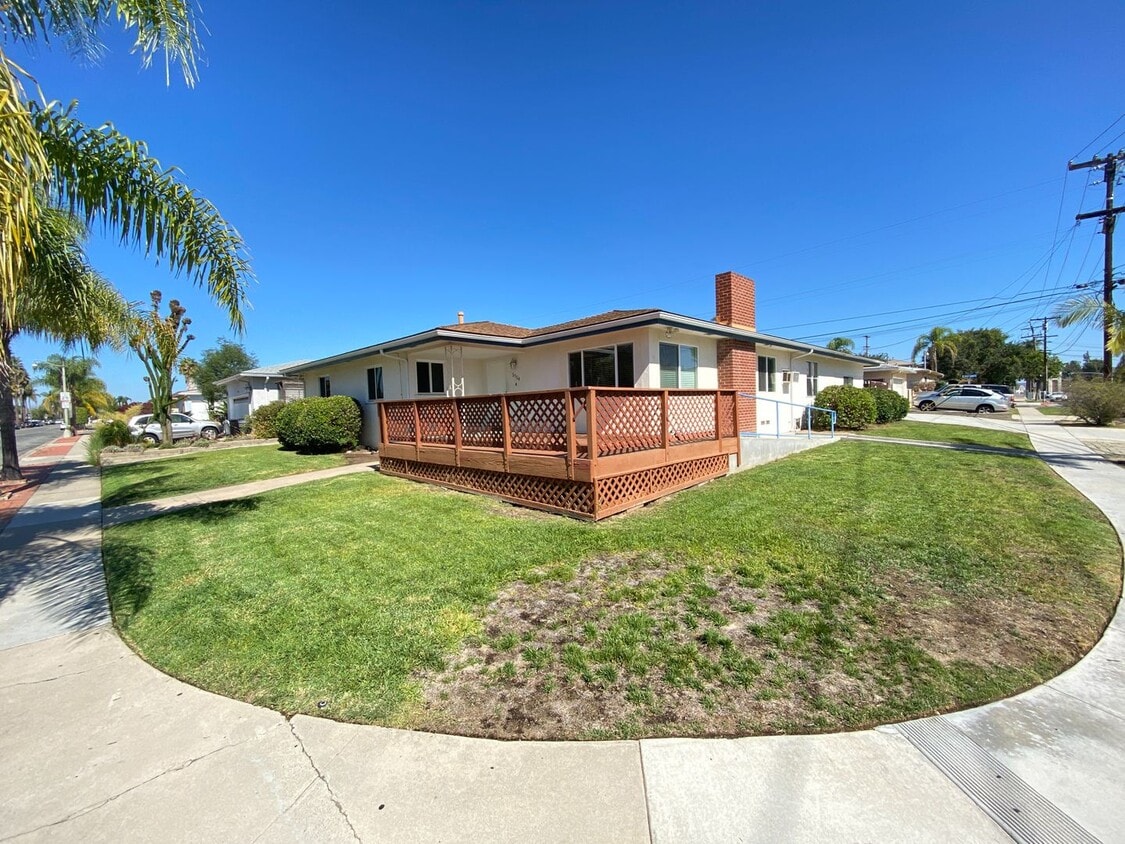 Primary Photo - 8BD/3BA, Lots of Parking!