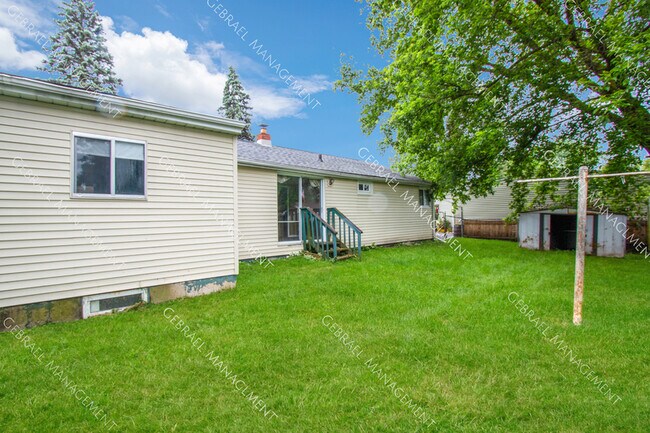 Foto del edificio - 6229 Crabtree Ln