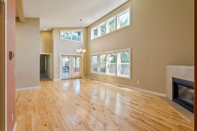 Building Photo - Beautiful 3-bdrm/2.5-bath in Beaumont-Wils...