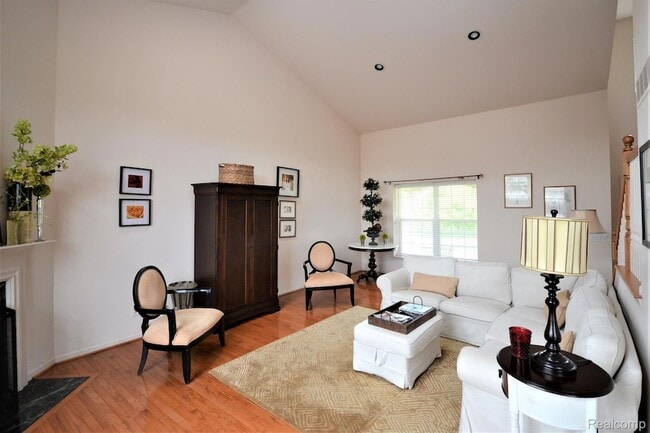 Building Photo - 4890 Spring Meadow Dr