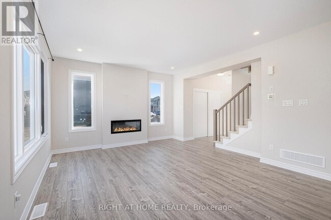 Building Photo - 332 Peninsula Rd