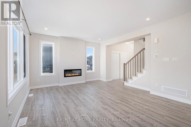 Photo du bâtiment - 332 Peninsula Rd